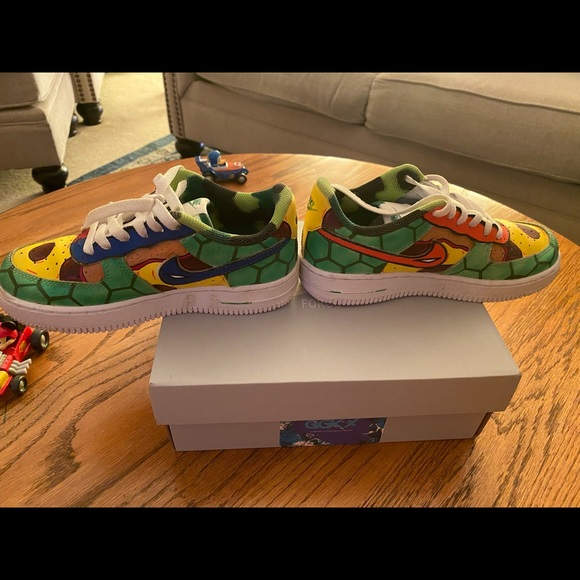 Ninja Turtle Air Force 1s.. Flaws are shown in the pics. Shoes only worn twice. - Picture 1 of 4